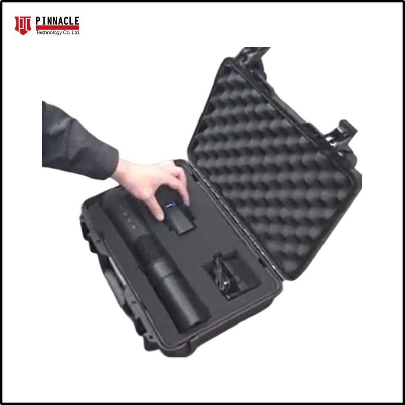 PTC-UAV-3F15 พกพา GPS/Wifi UAV Drone Signal Jammer พร้อมแสงไฟฟันฉาย 1000lm